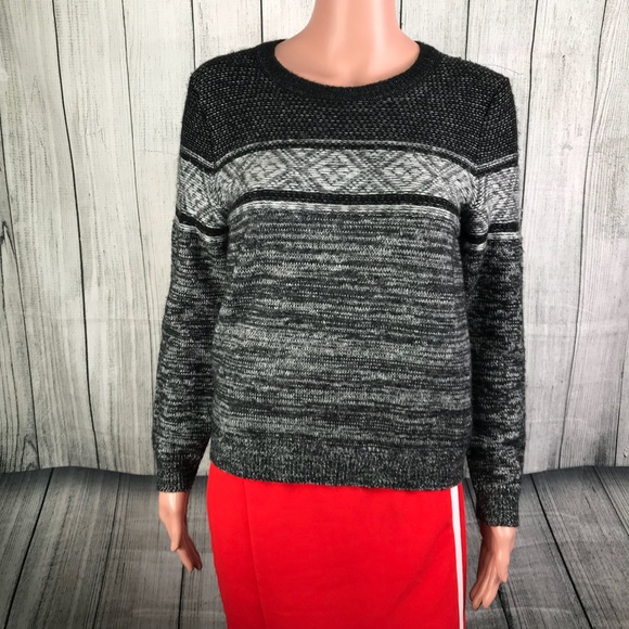 GAP Sweaters - GAP Gray/Black Pullover Sweater Medium